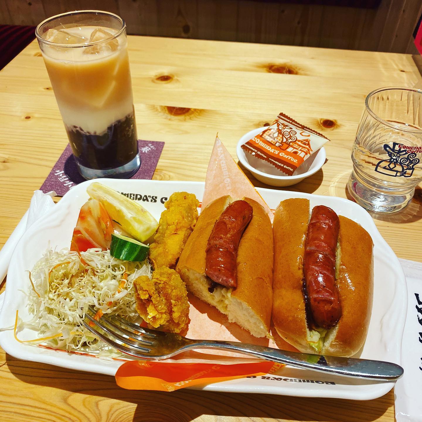 那杯紅豆小町~櫻 我覺得挺好的#lunchset #komedascoffee #komeda #redbean #taipei #taiwan